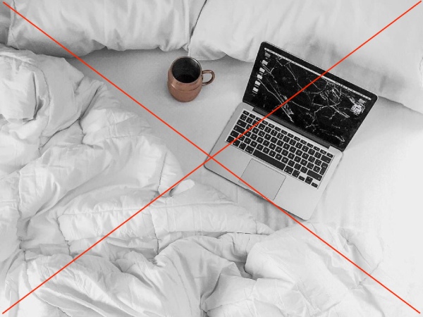 Không nên dùng macbook gần nơi có chăn gối